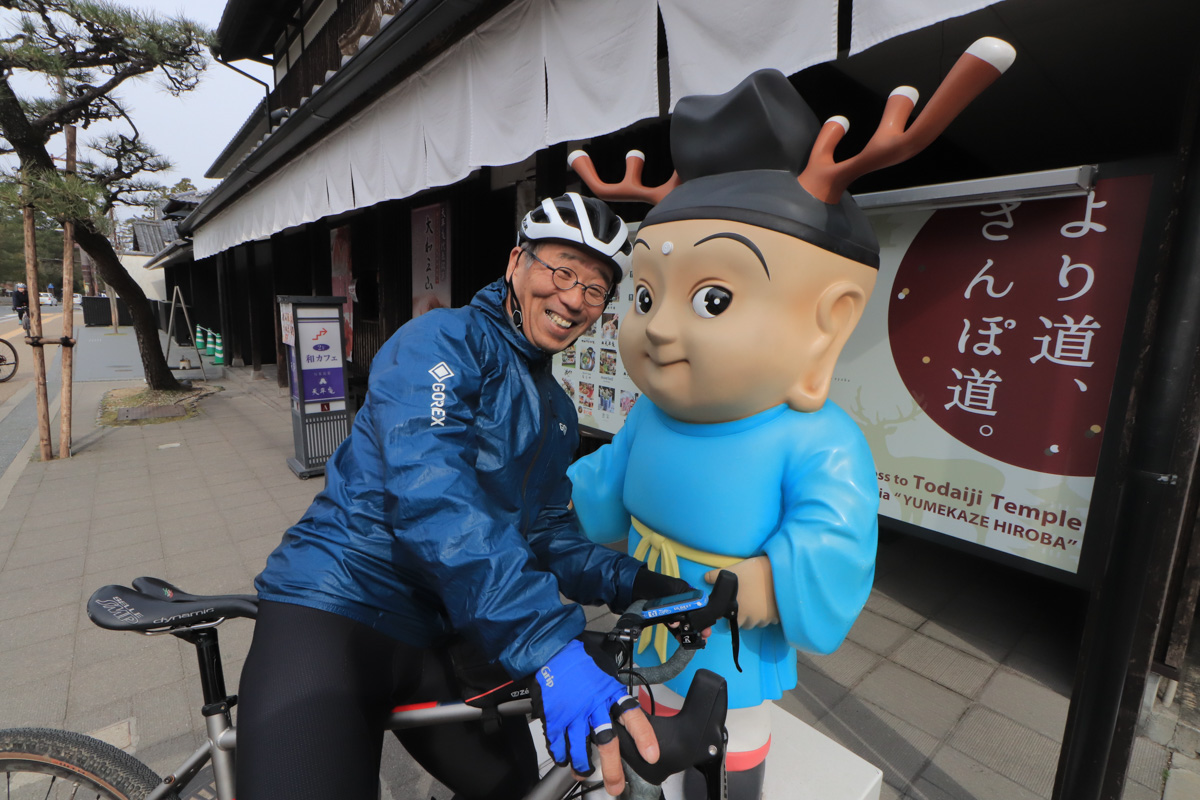 奈良のゆるキャラ、せんとくんと山崎さん