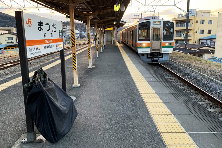 小田急線新松田駅からJR御殿場線松田駅に乗り換え！やって来たのは近日引退が確定している国鉄型211系(^^)/