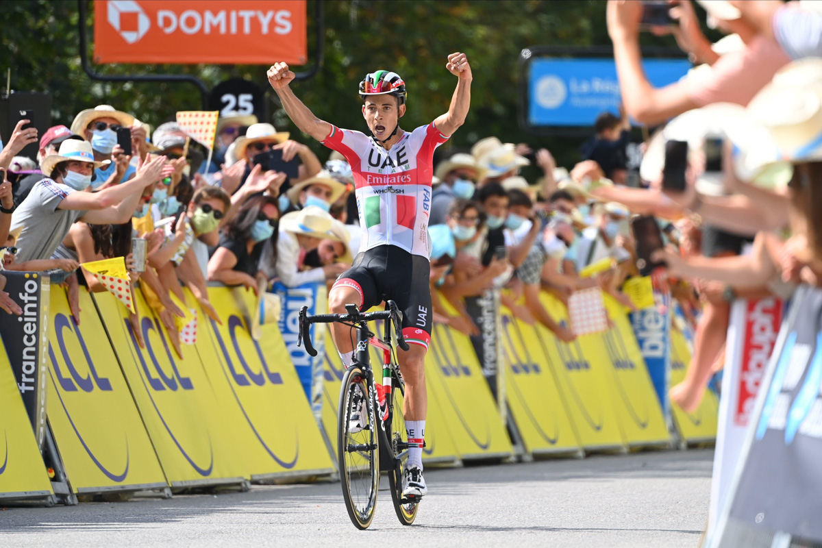 イタリアチャンピオンのダヴィデ・フォルモロ（イタリア、UAEチームエミレーツ）がステージ優勝