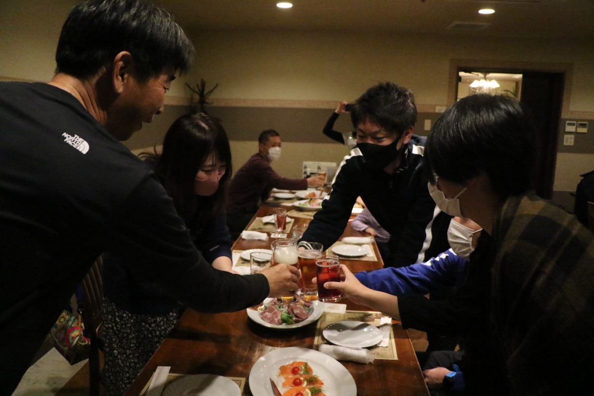 スイーツショップ巡りをしてきた女子チームも合流、１日お疲れ様でした！