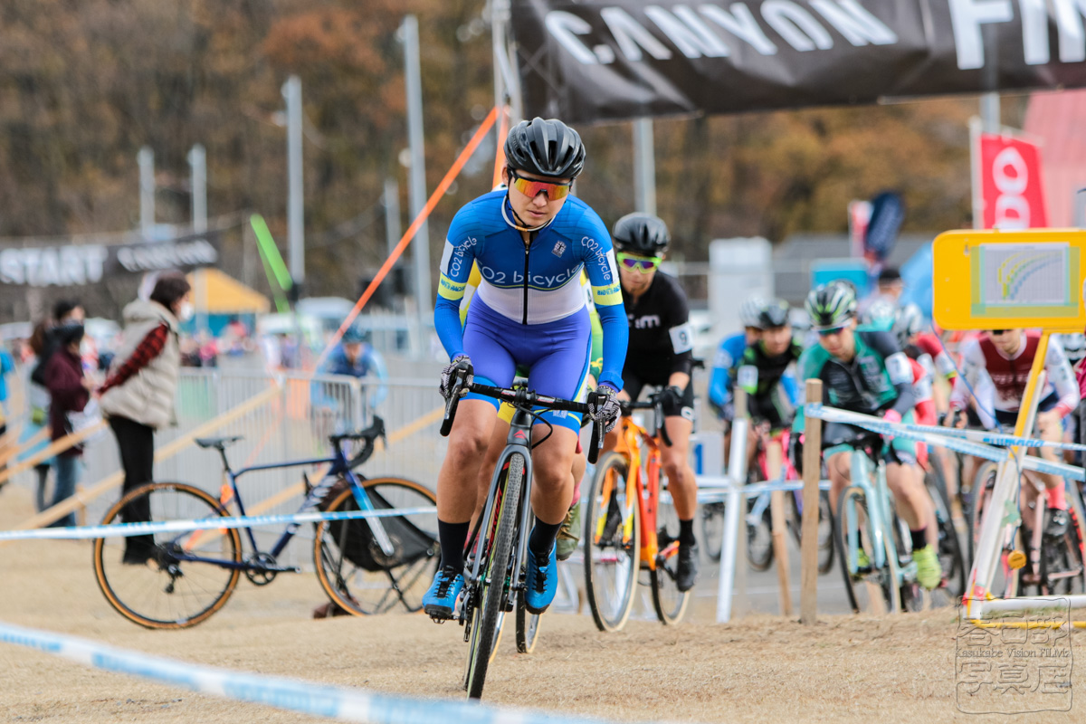 女子エリートのホールショットを取った今井美穂（CO2bicycle）