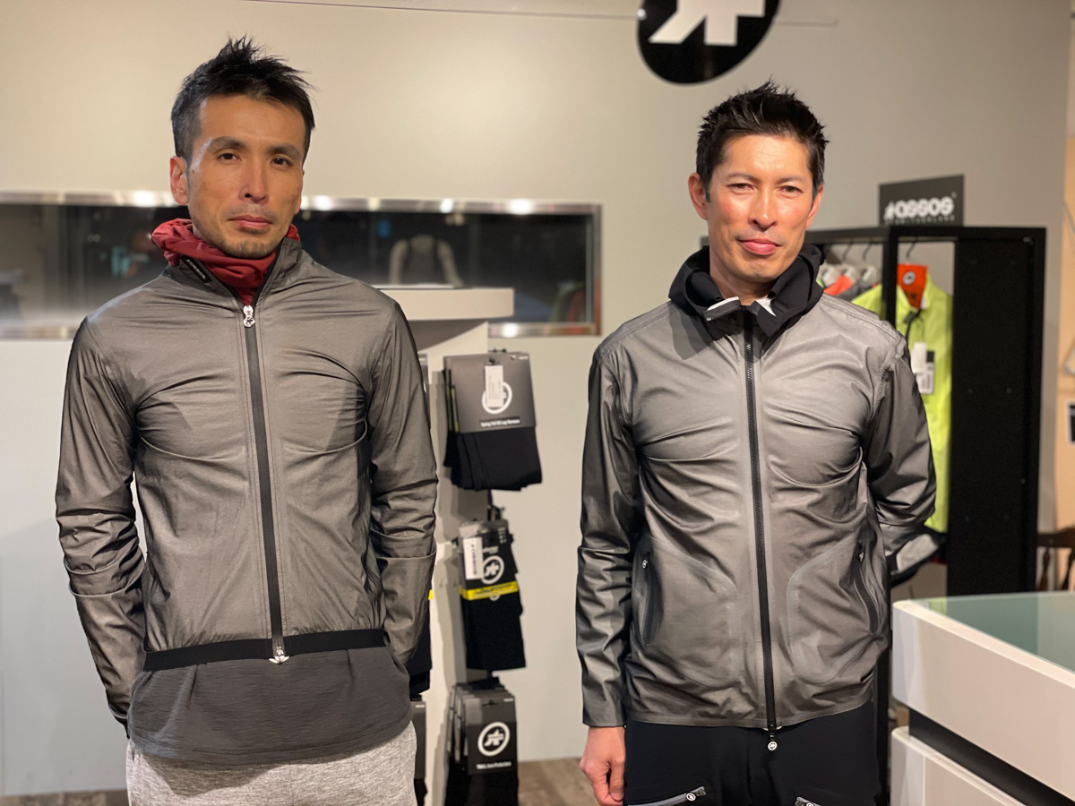 ASSOS PROSHOP TOKYO　スペシャリストの常陸識考さん（左）、相原亮介さん