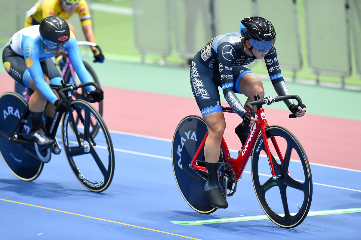 引退レースとなった全日本選手権を走る上野みなみ（シエルブルー鹿屋）