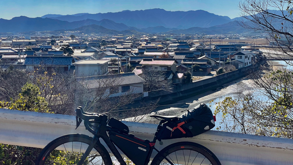 国道を外れて走った東かがわ市、三本松あたりの眺め