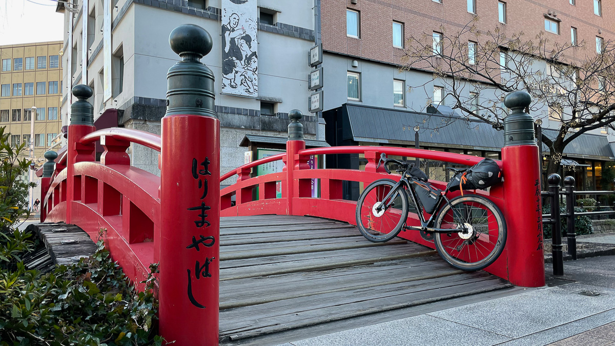 よさこい音頭で有名な赤い欄干のはりまや橋