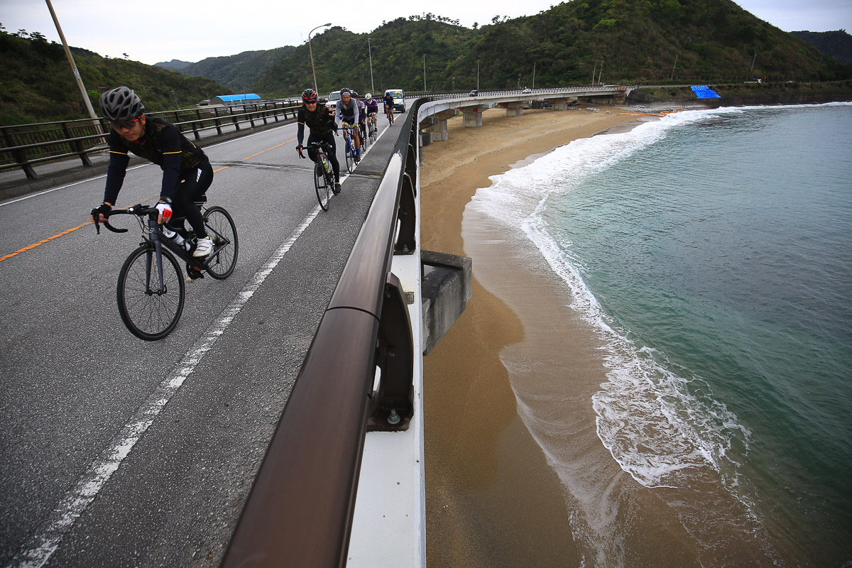 辺戸岬へ向けてずっと海を感じて走る