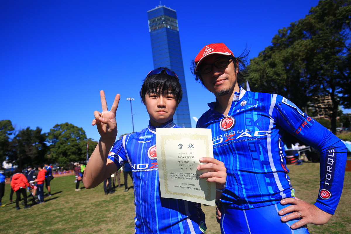 U15優勝の野嵜然新（TORQUE NOZAC）とお父さん