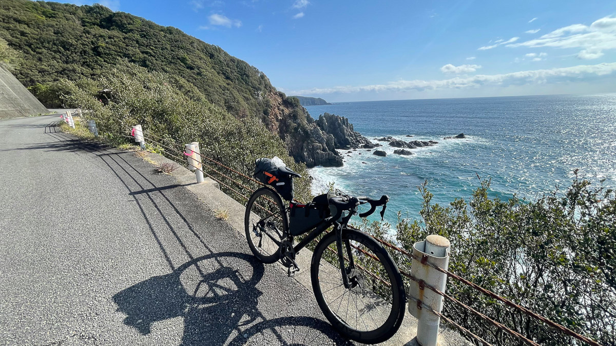 海岸沿いの大月遍路道は散歩するにものどかだ