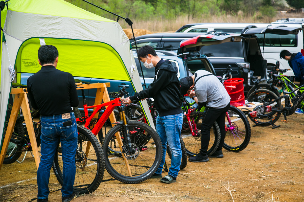 バイクのセッティングに余念が無い