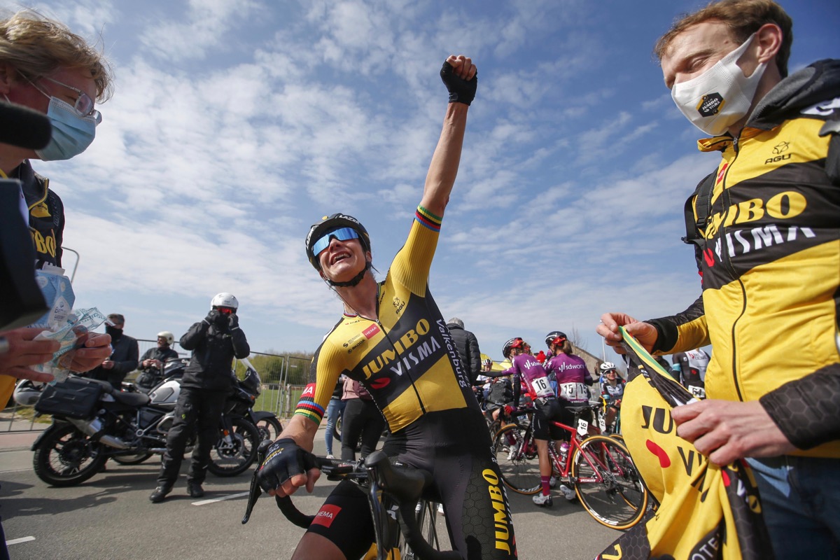 初のアムステルゴールドレース制覇を遂げたマリアンヌ・フォス（オランダ、ユンボ・ヴィズマ）