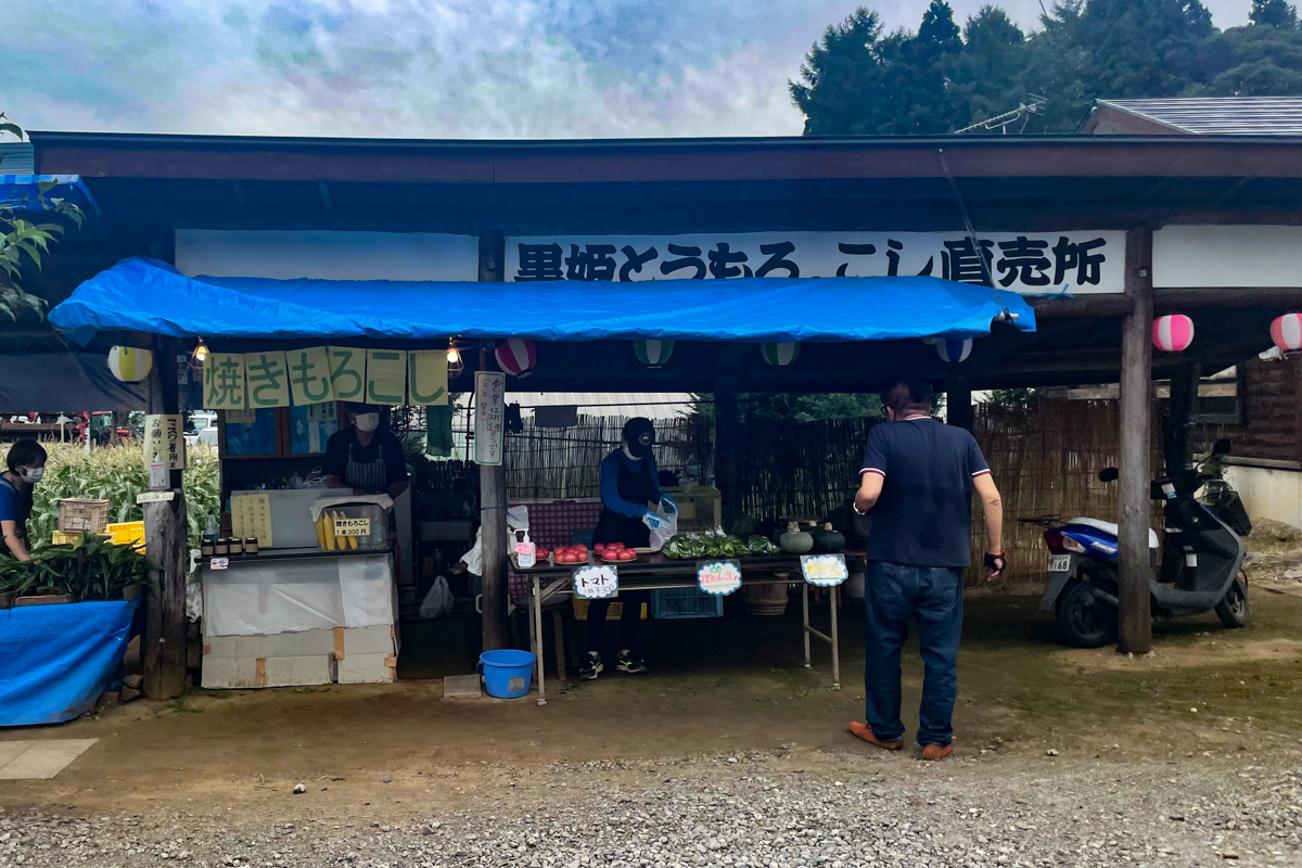 もろこし街道には焼きとうもろこし屋が点在する