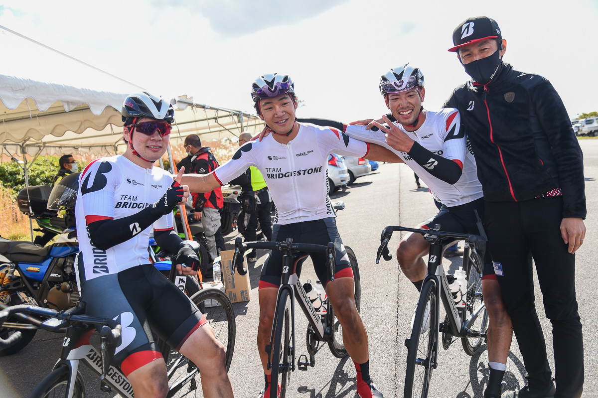 U23男子で1-2フィニッシュを決めたTEAM BRIDGESTONE Cyclingのメンバー