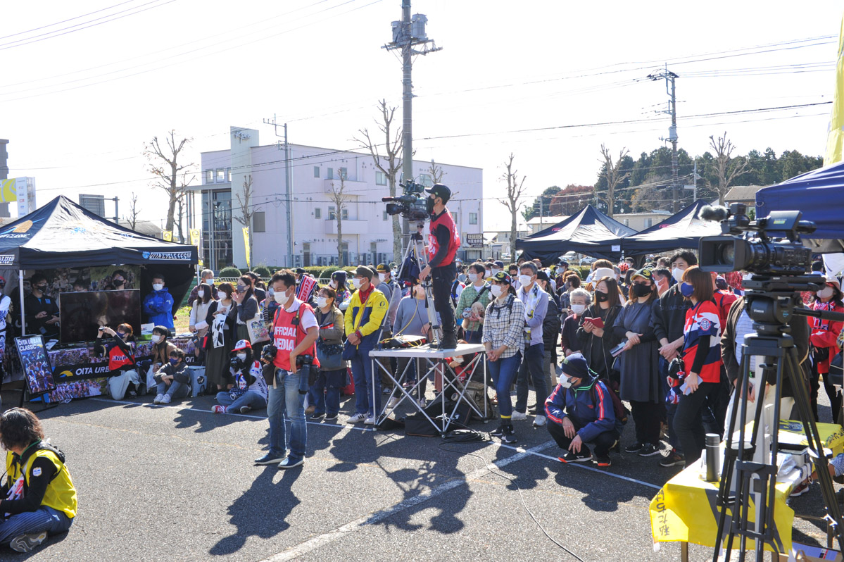 駅前の好立地とあり、朝から多くの観戦客が会場に訪れた