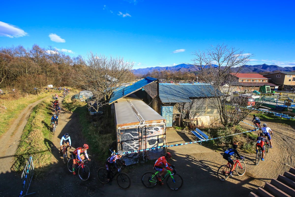 例年より短縮されたバギーコースを行くエリート男子