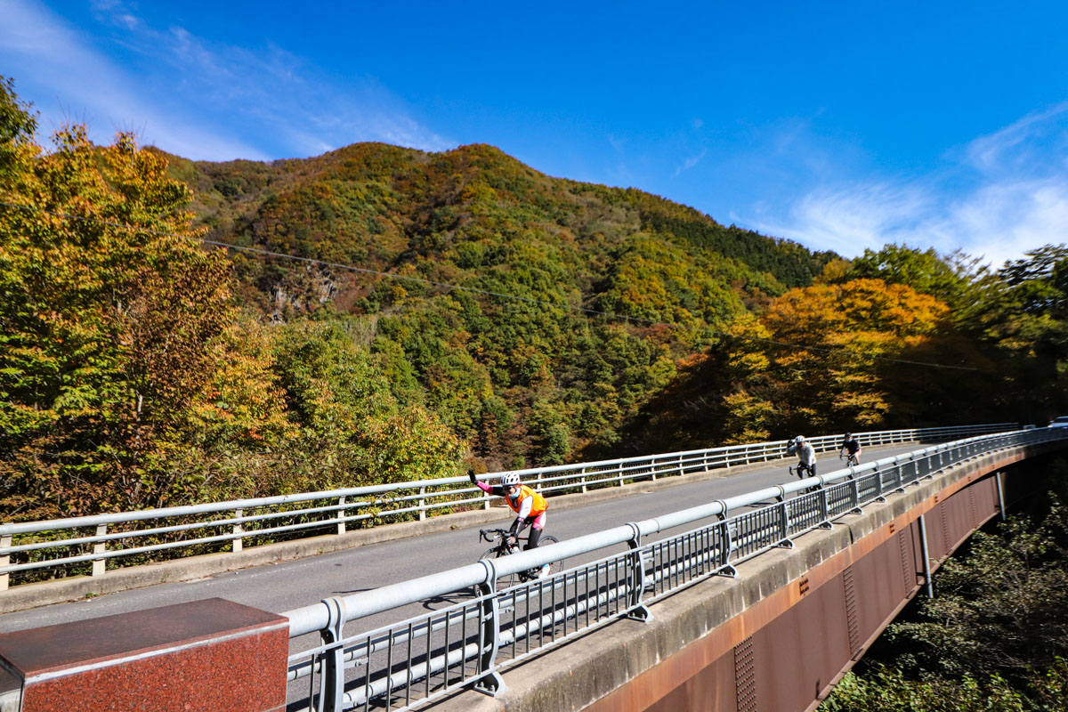 ヒルクライムのあとは絶景の紅葉スポット