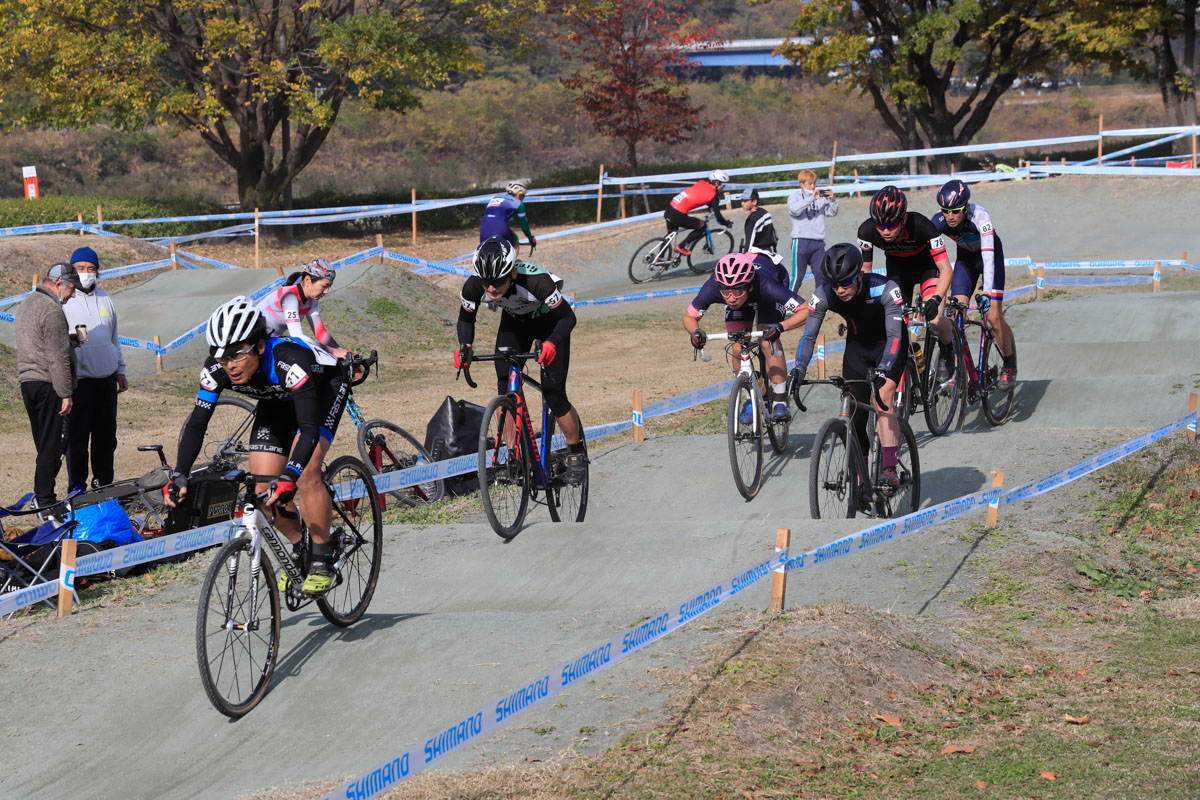 BMXコースを利用したパンプトラックはプッシュ力で大きな差ができる