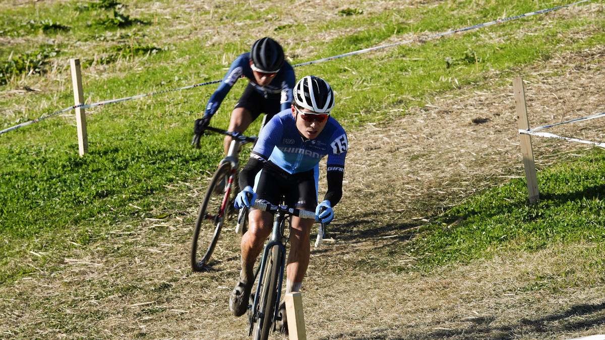 集団から若干リードした横山航太(シマノレーシング)と堀川滉太(NEBcycling)