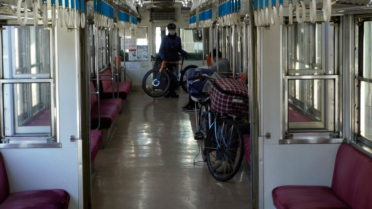 自転車は後部車両に載せる。 