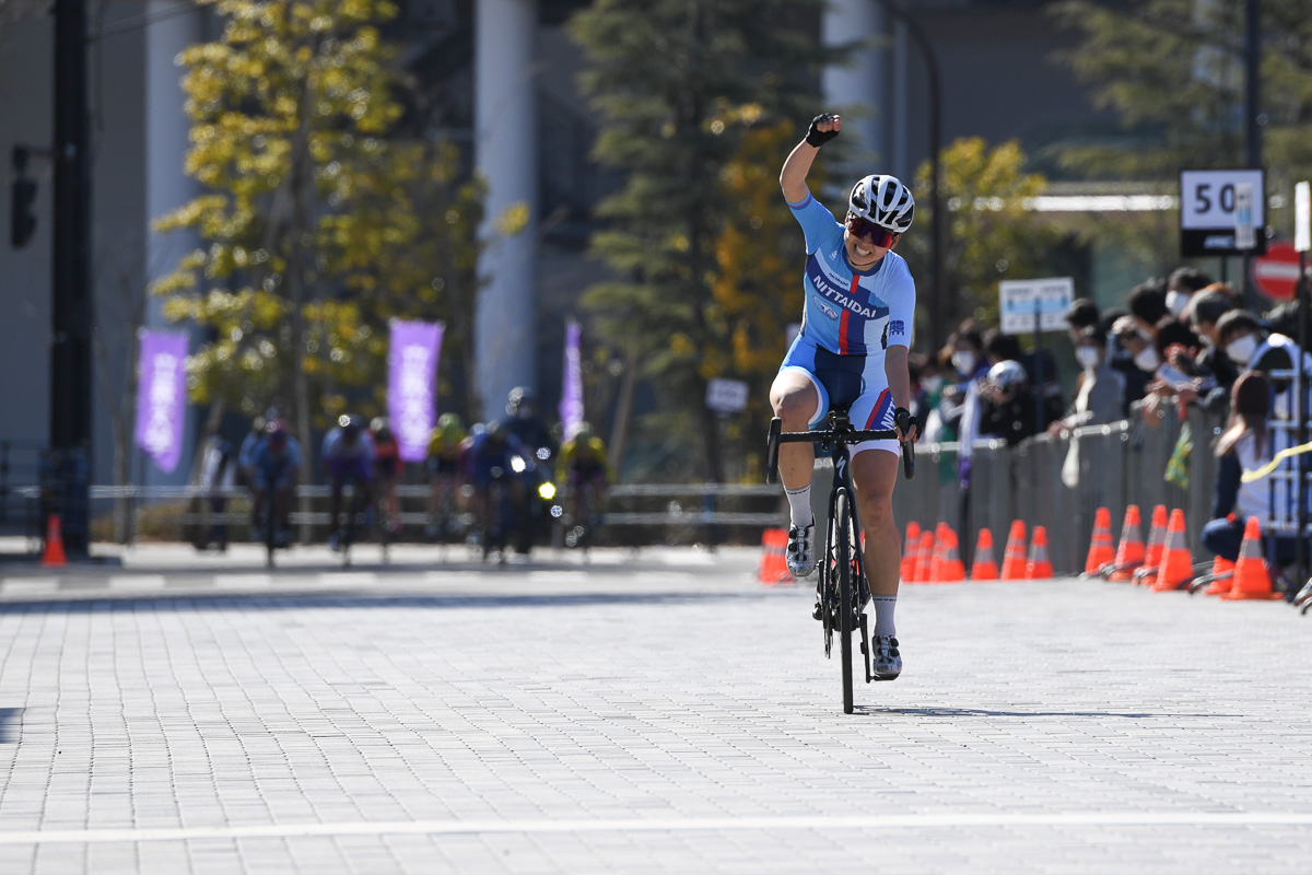 女子　残り1周を逃げ切った川口うらら（日本体育大学）が優勝