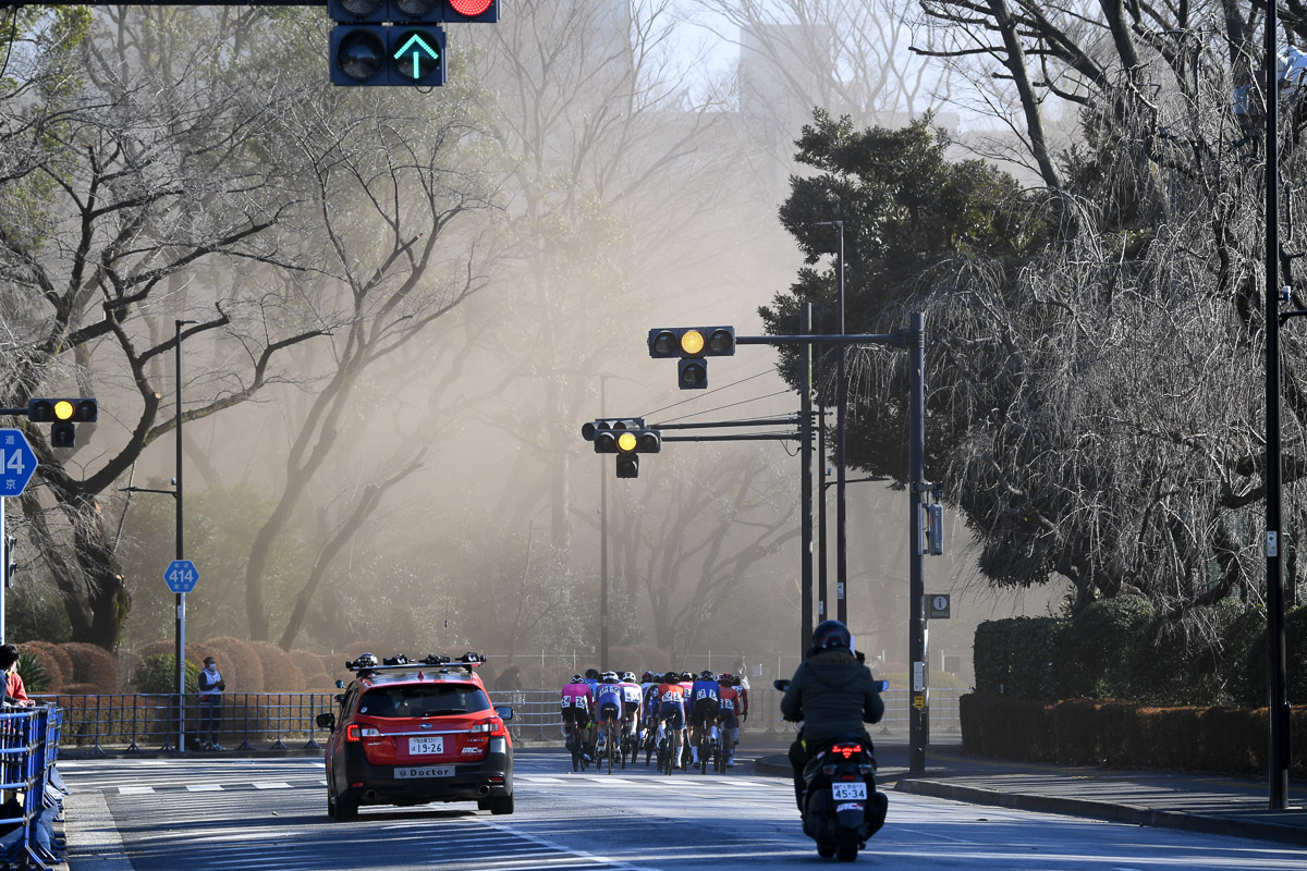 当日は風が強い1日　コースに隣接するグラウンドから砂埃が舞い上がるほど