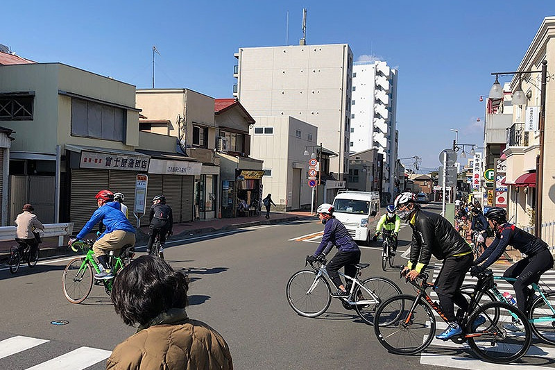 実走講習例：信号機は無いが横断歩道のある交差点の右折