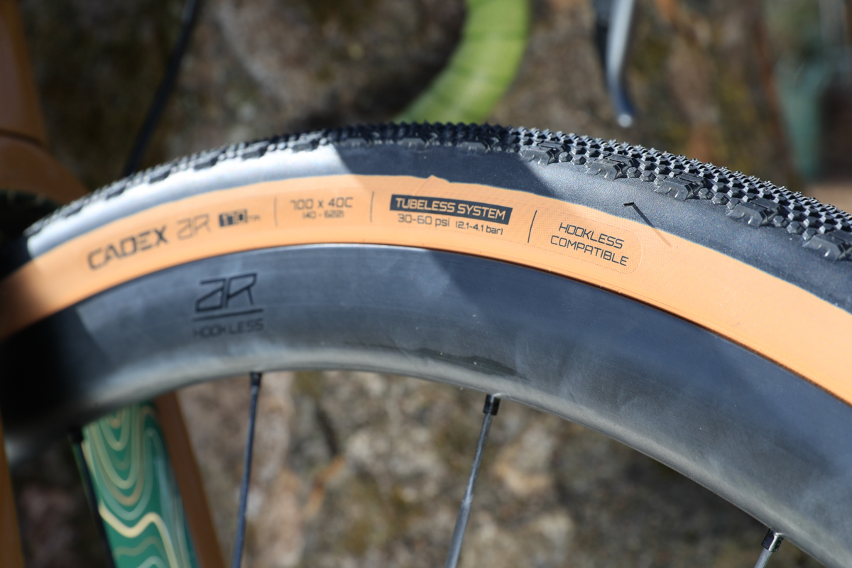 フックレスリム対応を謳うカデックス AR TUBELESS READY TIRE