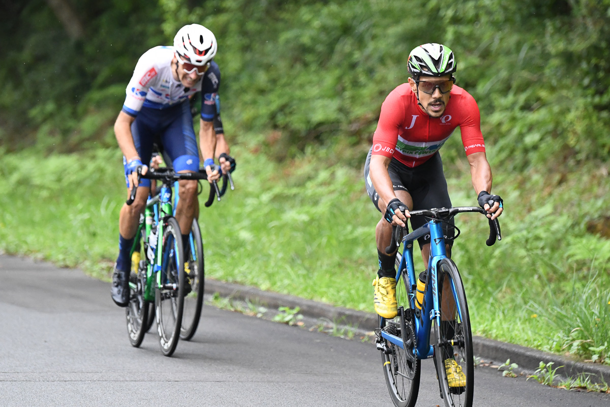 残り2km 小林海（マトリックスパワータグ）がトマ・ルバ（キナンレーシングチーム）を引き離していく