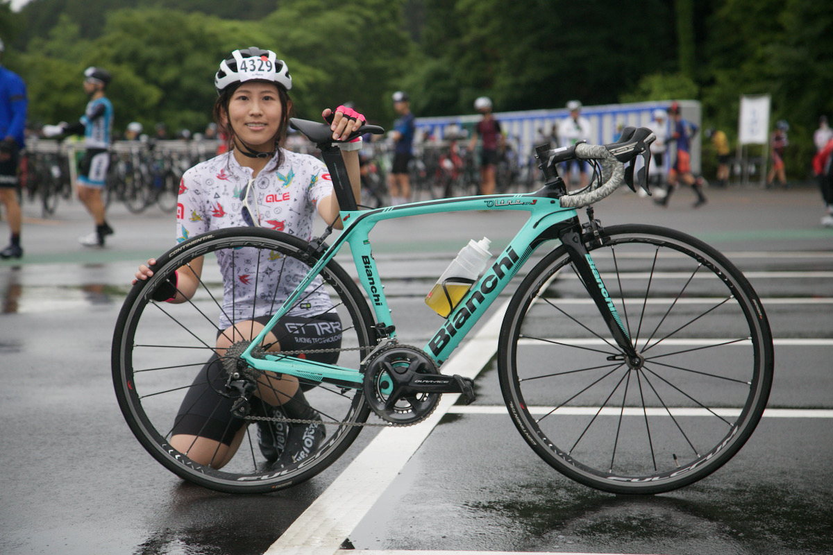 本田紗央里さんとビアンキ OLTRE XR3