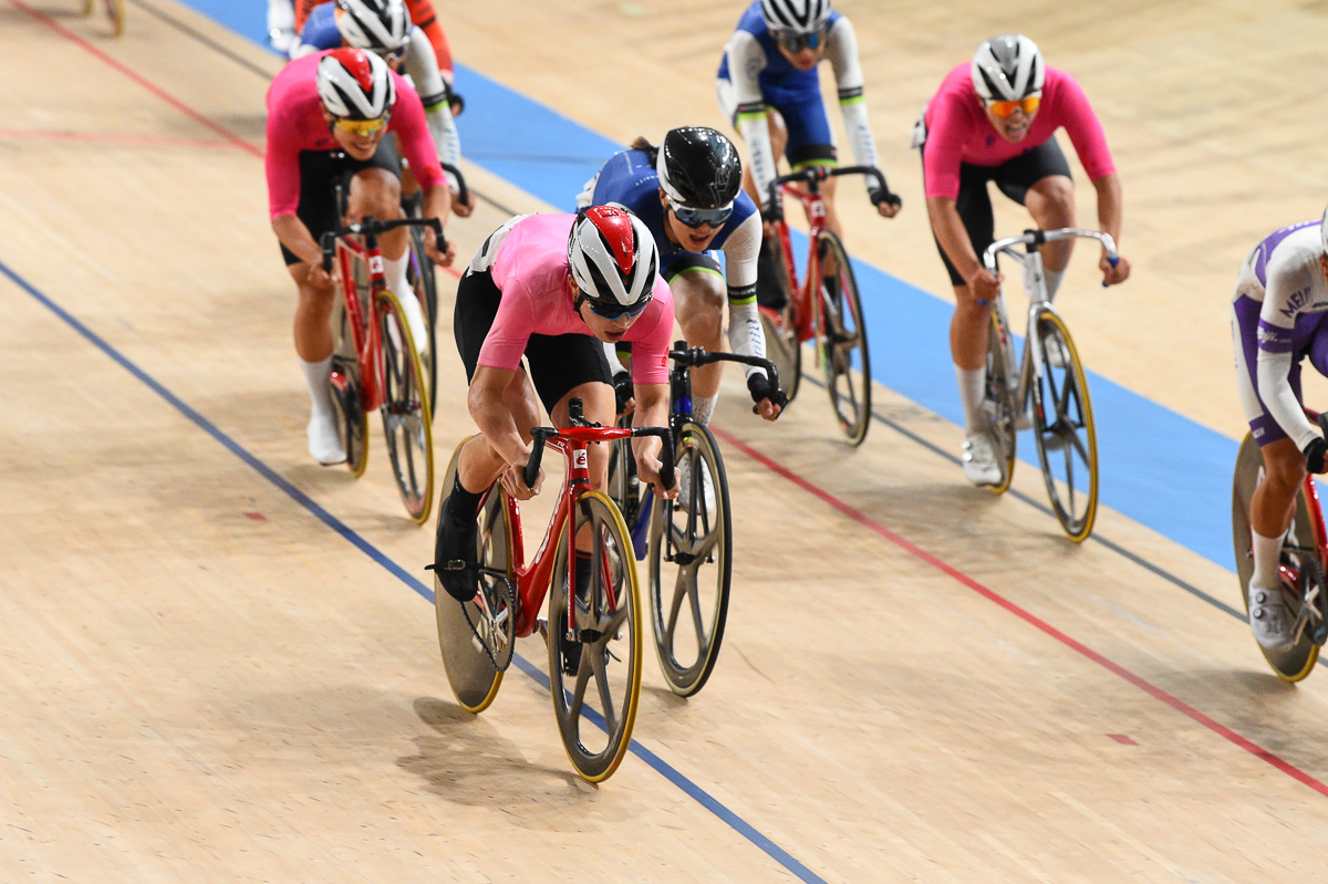 男子ポイントレース決勝　残り2周髙橋舜（日本大学）がアタックして勝負を決める