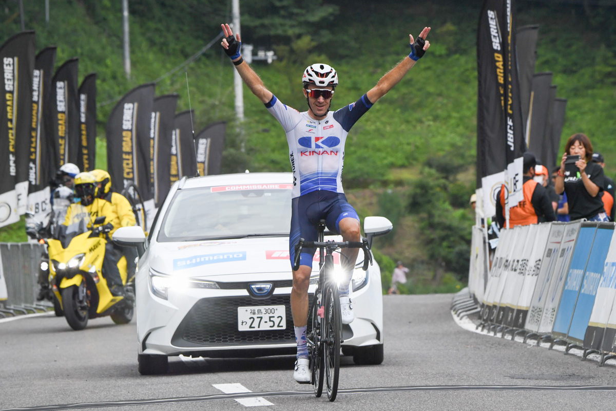 トマ・ルバ（キナンレーシングチーム）が1周を逃げ切って優勝