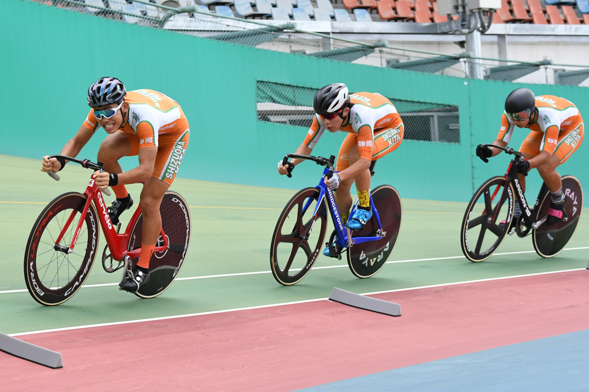 男子チームスプリント予選2位　静岡北高校（熊谷、岩辺、吉田）1分17秒355