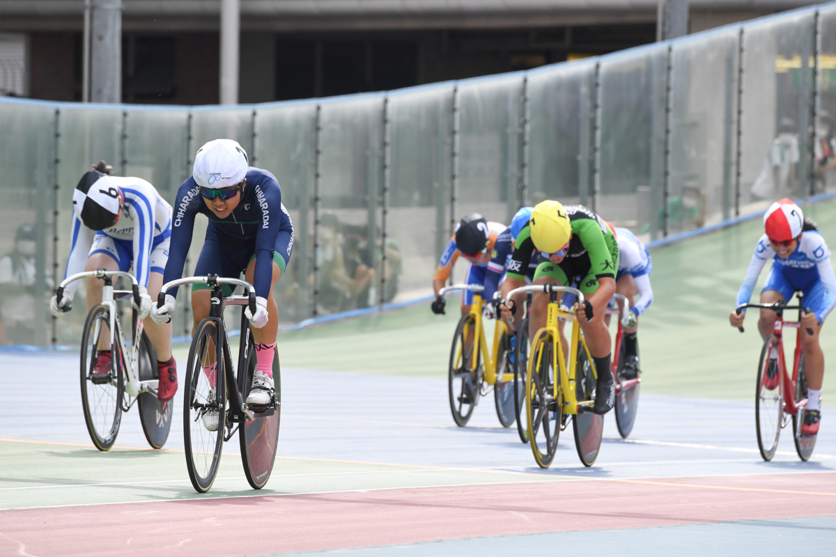 女子ケイリン1/2決勝　渡邊あかり（千原台高校）が1着