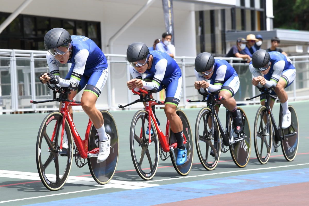 男子4kmチームパーシュート　オープン参加の京都産業大学（谷内、吉田、田村、松永）4分16秒408