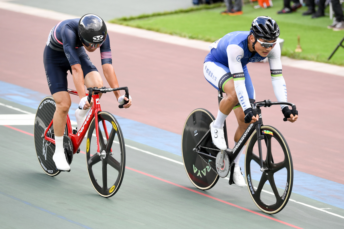 男子オムニアム・ポイントレース　フィニッシュは谷内健太（京都産業大学）が1位を獲って総合首位を決める