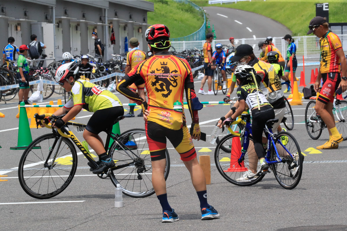 ウィーラースクールは自転車の本場ベルギーのメソッドに基づいたライディング講習会だ