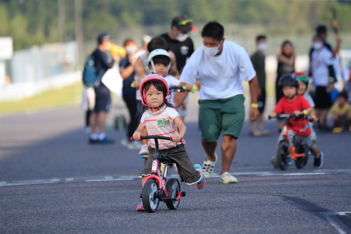 0歳から未就学児が参加するミルキーの部は鈴鹿ロードの人気レース