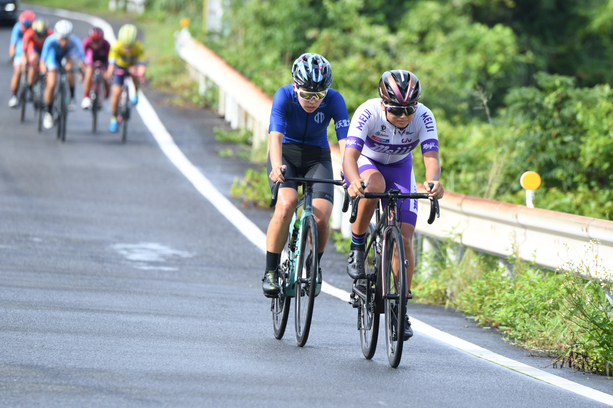 女子1周目　渡部春雅（明治大学）が先頭でレースを展開していく