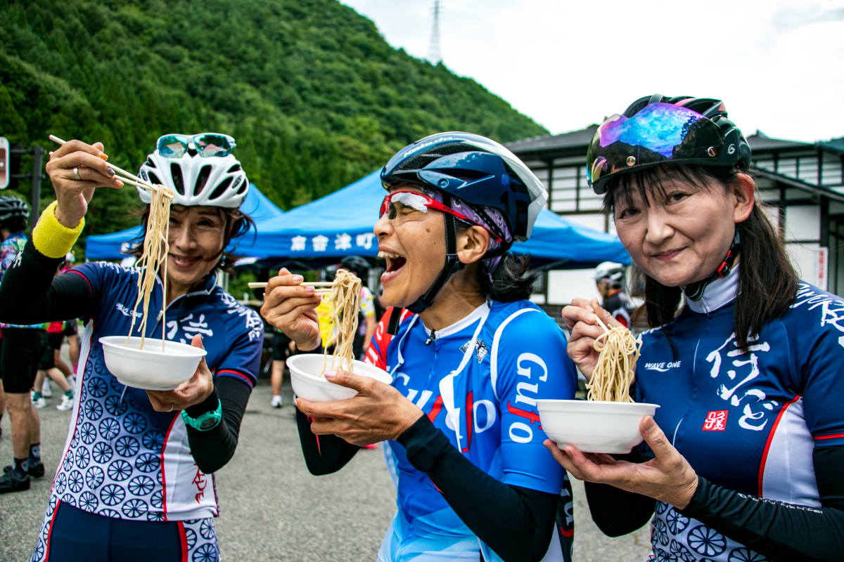 蕎麦をいただき、最後の坂に備えます