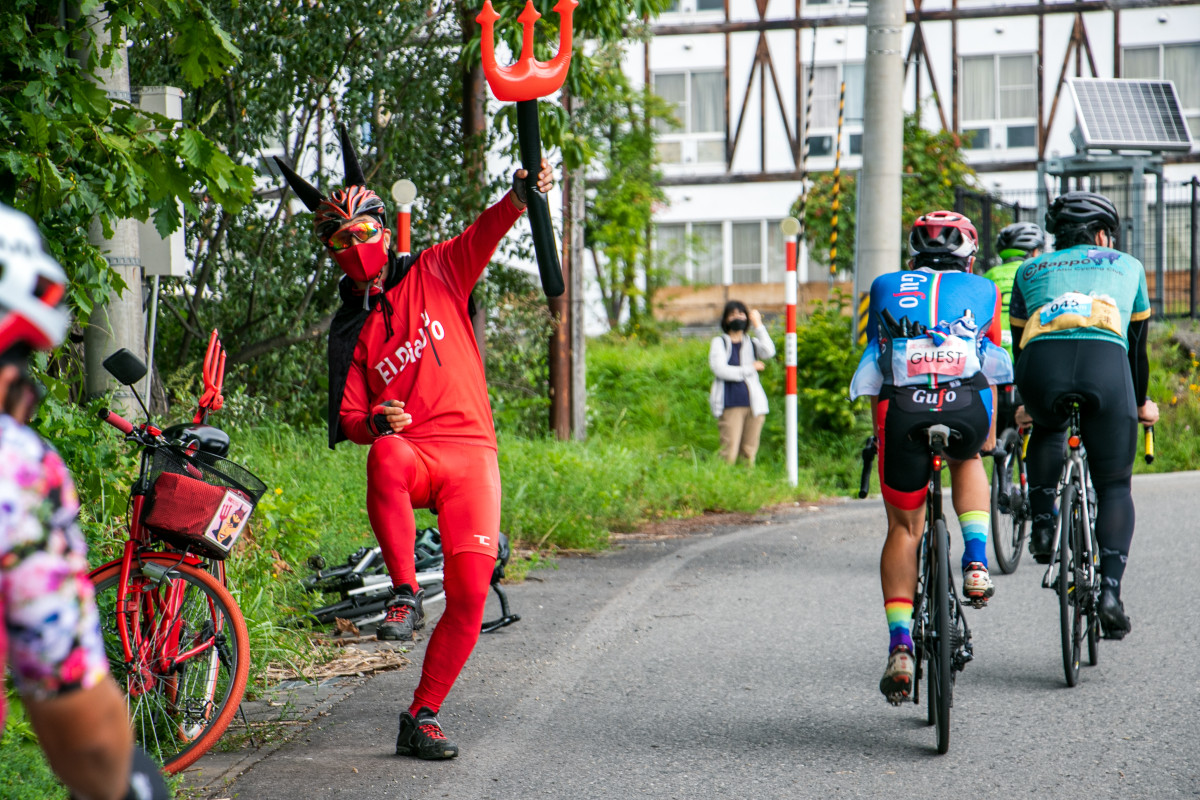 日本の悪魔おじさんも応援してくれました