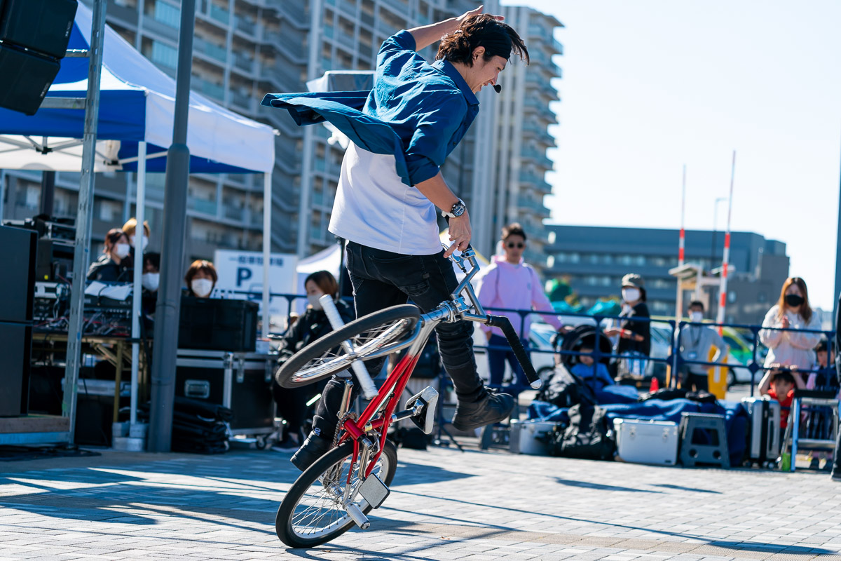 ステージ前ではBMXフラットランドの実演も