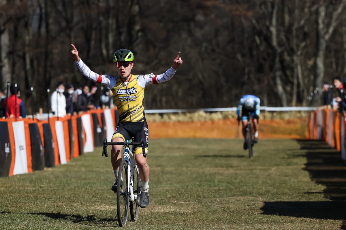 宮本を引き離して優勝した五十嵐洸太（弱虫ペダルサイクリングチーム）