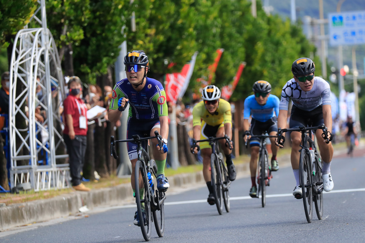 2位争いのスプリントは北野普識（イナーメ信濃山形）、南広樹（TeamZenko）の順で通過