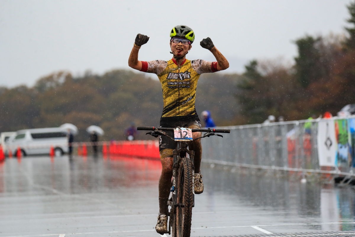 女子U23優勝の小林 あか里（弱虫ペダルサイクリングチーム）が女子総合トップだ