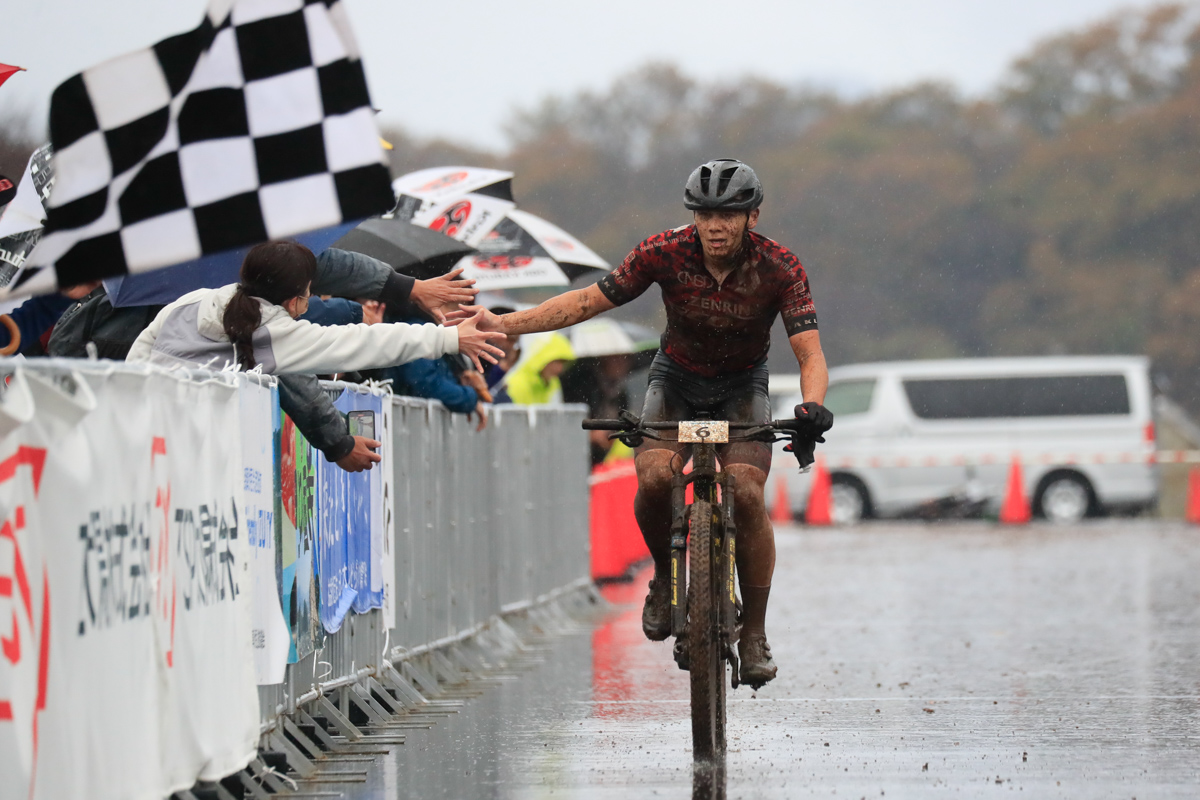 男子エリート優勝は平林安里（TEAM SCOTT TERRA SYSTEM）