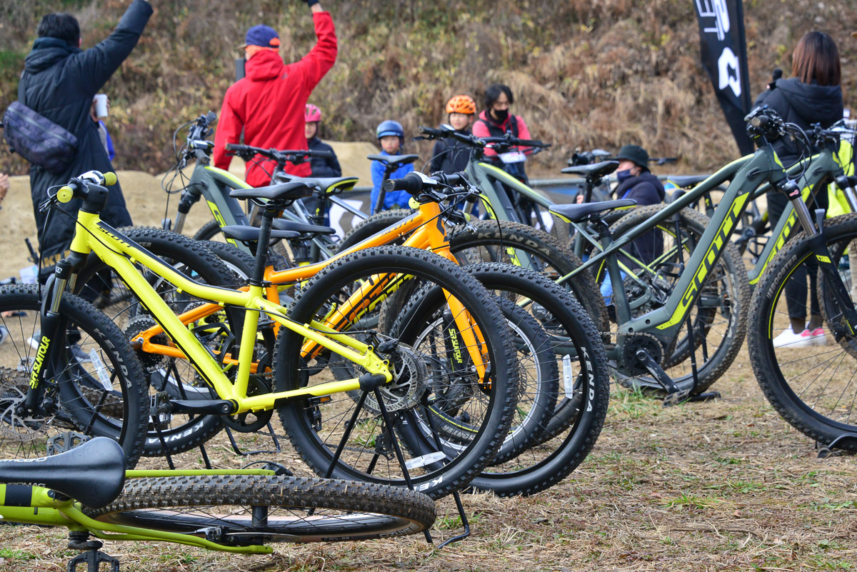 ガイドツアーではレンタルバイクも借りられる。JrMTBペダルバイクからeバイクまで用意される