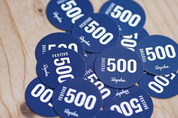 フェスティブ500のステッカーも配布中